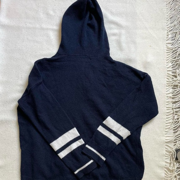 Hooded Sweater - Picture 6 of 7